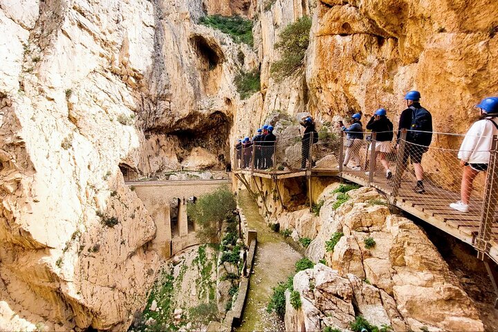 Caminhada guiada ao longo das passarelas do Caminito del Rey sobre o rio Guadalhorce perto de Málaga, Espanha, foto 8 | wizardtrip