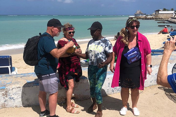 Privétour die Montego Bay's Hip Strip, lokale cultuur en schilderachtige plekjes verkent, foto 35 | wizardtrip