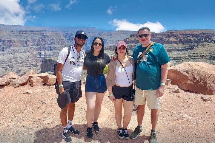 Tour di un giorno al Grand Canyon West da Las Vegas con opzione Skywalk, inclusi pasti e trasporti, foto 31 | wizardtrip