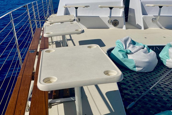 Disfruta de un lujoso crucero con cena al atardecer por la costa de Maui a bordo de un catamarán, foto 10 | wizardtrip