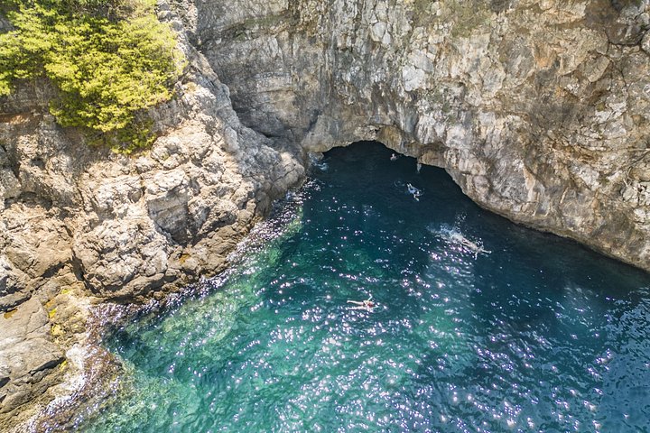 Excursión en barco explorando la Cueva Azul y las Islas Elaphiti desde Dubrovnik, Croacia, foto 13 | wizardtrip