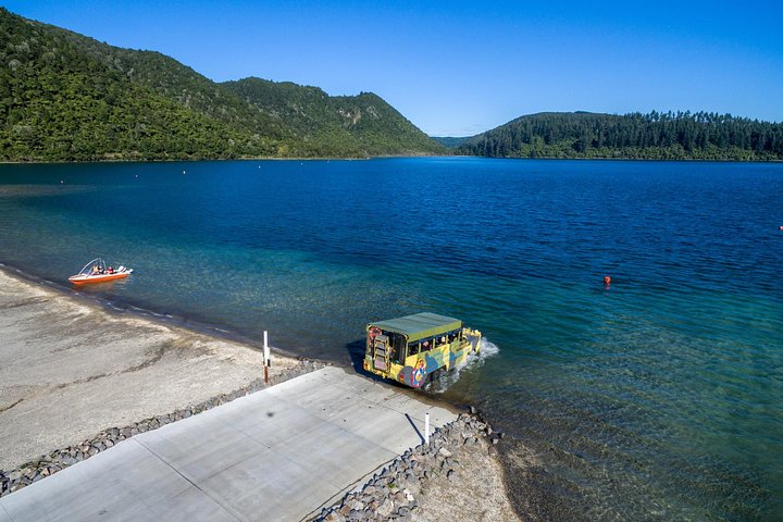 水陸両用ダックボートツアーで、ロトルアの湖、地熱地帯、市内のランドマークを巡ります、写真6 | wizardtrip
