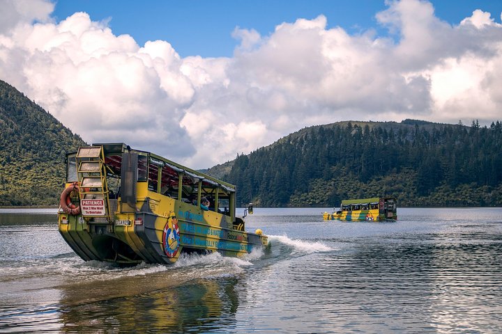 水陸両用ダックボートツアーで、ロトルアの湖、地熱地帯、市内のランドマークを巡ります、写真8 | wizardtrip