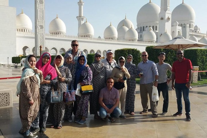 Full-day guided tour from Dubai to Abu Dhabi, featuring the Grand Mosque, Qasr Al Watan, and Yas Island, photo 6 | wizardtrip