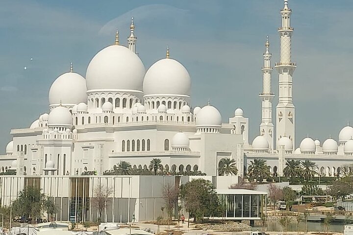 Full-day guided tour from Dubai to Abu Dhabi, featuring the Grand Mosque, Qasr Al Watan, and Yas Island, photo 13 | wizardtrip
