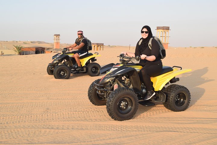 Safari désert de Dubaï exaltant avec dune bashing, quad, balades à dos de dromadaire et dîner BBQ, photo 14 | wizardtrip