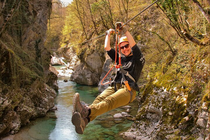 Erleben Sie den Nervenkitzel des Ziplinens durch den malerischen Učja Canyon in Bovec, Slowenien, Foto 6 | wizardtrip