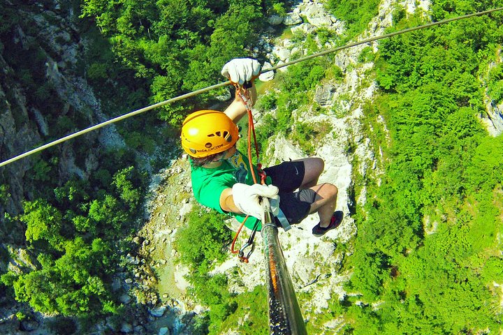 Erleben Sie den Nervenkitzel des Ziplinens durch den malerischen Učja Canyon in Bovec, Slowenien, Foto 7 | wizardtrip