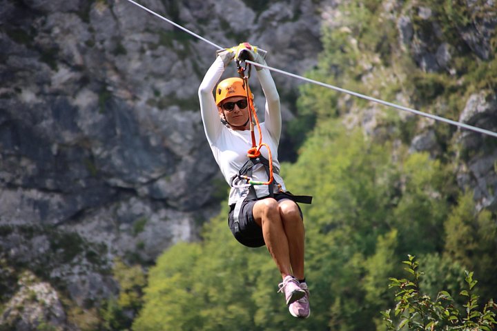 Erleben Sie den Nervenkitzel des Ziplinens durch den malerischen Učja Canyon in Bovec, Slowenien, Foto 8 | wizardtrip