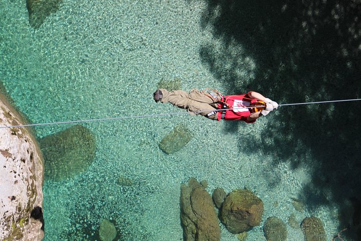 Erleben Sie den Nervenkitzel des Ziplinens durch den malerischen Učja Canyon in Bovec, Slowenien, Foto 14 | wizardtrip
