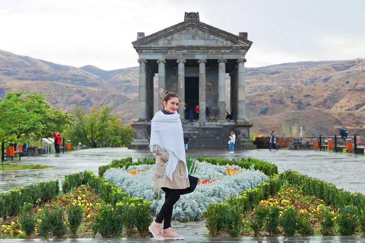 Gruppentour: Garni, Symphonie der Steine, Geghard, Lawasch-Backen | wizardtrip
