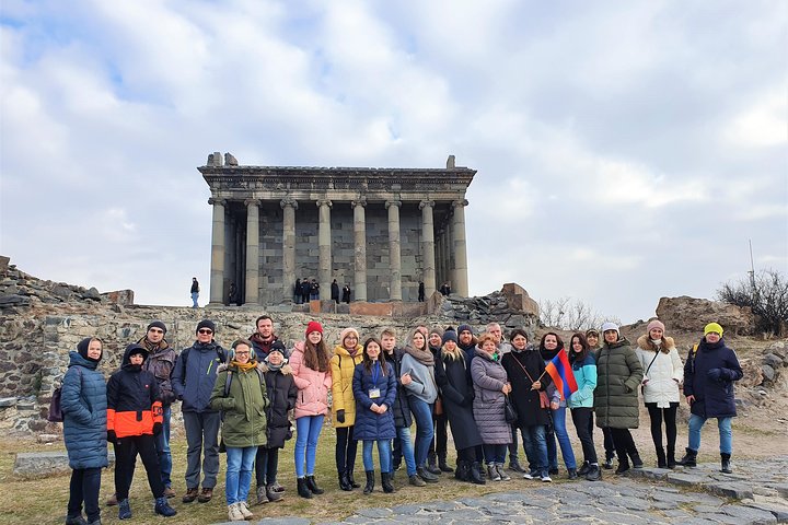 Explora el antiguo Templo de Garni de Armenia, las únicas columnas de basalto y el Monasterio de Geghard tallado en roca en un tour grupal guiado desde Ereván, foto 18 | wizardtrip