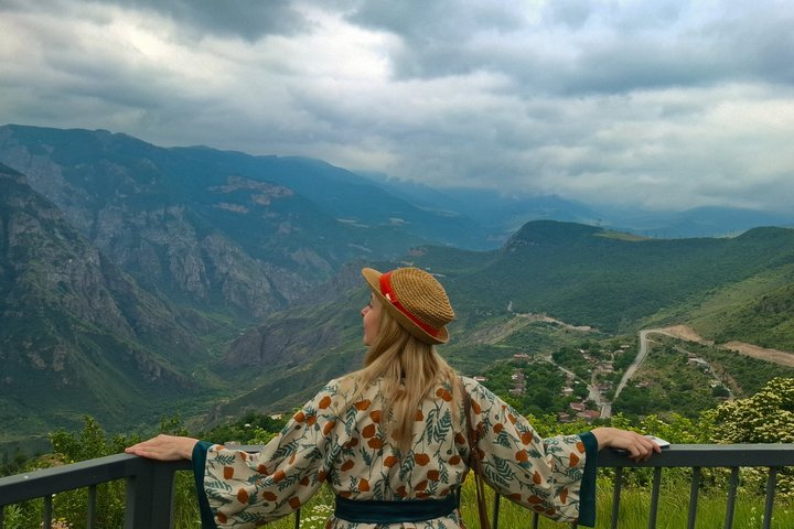 Explora los monasterios antiguos y los impresionantes paisajes de Armenia en un tour guiado de día completo, foto 7 | wizardtrip