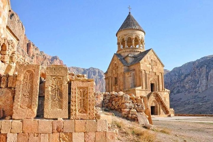 Explora los monasterios antiguos y los impresionantes paisajes de Armenia en un tour guiado de día completo, foto 9 | wizardtrip