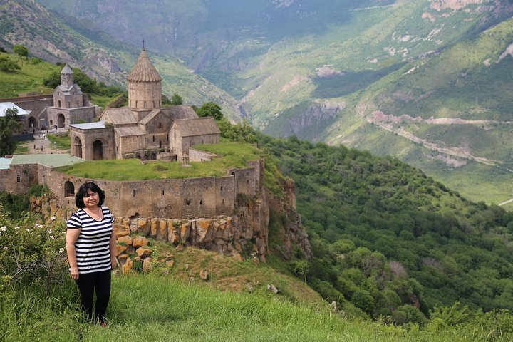 Explora los monasterios antiguos y los impresionantes paisajes de Armenia en un tour guiado de día completo, foto 12 | wizardtrip
