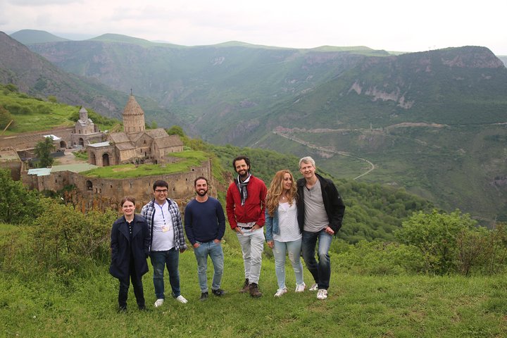 Explora los monasterios antiguos y los impresionantes paisajes de Armenia en un tour guiado de día completo, foto 14 | wizardtrip