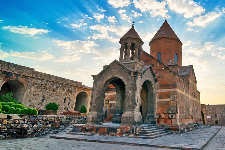 Explora los monasterios antiguos y los impresionantes paisajes de Armenia en un tour guiado de día completo, foto 17 | wizardtrip