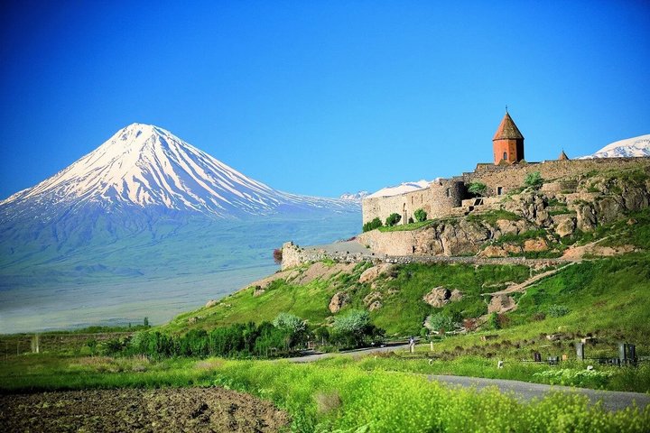 Explora los monasterios antiguos y los impresionantes paisajes de Armenia en un tour guiado de día completo, foto 18 | wizardtrip