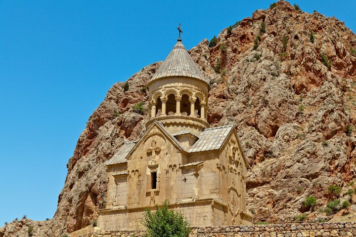 Explora los monasterios antiguos y los impresionantes paisajes de Armenia en un tour guiado de día completo, foto 19 | wizardtrip