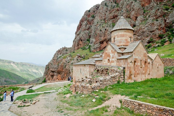 Explora los monasterios antiguos y los impresionantes paisajes de Armenia en un tour guiado de día completo, foto 20 | wizardtrip