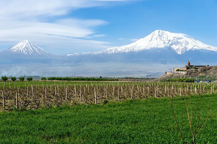 Explora monasterios históricos, viñedos y cuevas antiguas de Armenia en una excursión guiada de un día, foto 9 | wizardtrip