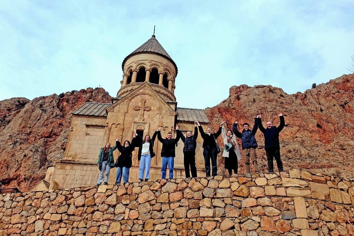 Explora monasterios históricos, viñedos y cuevas antiguas de Armenia en una excursión guiada de un día, foto 14 | wizardtrip