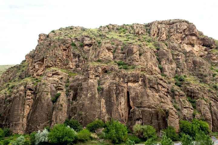 Explora monasterios históricos, viñedos y cuevas antiguas de Armenia en una excursión guiada de un día, foto 18 | wizardtrip