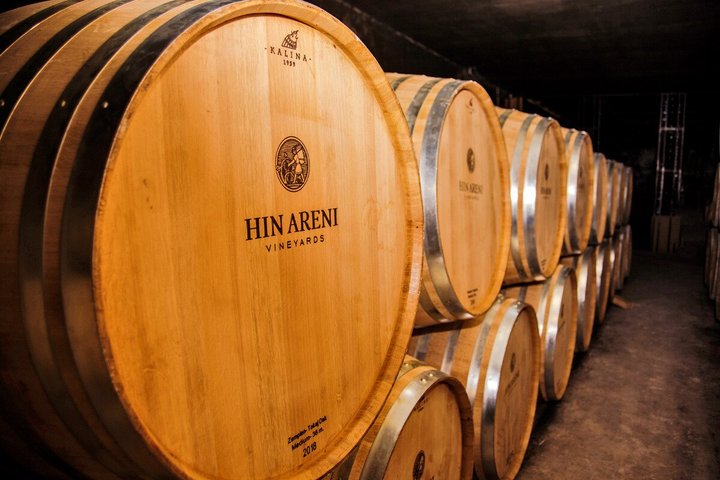 Explora monasterios históricos, viñedos y cuevas antiguas de Armenia en una excursión guiada de un día, foto 19 | wizardtrip