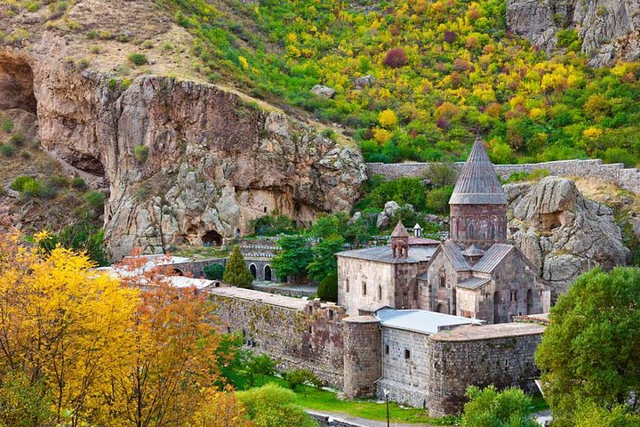 Gruppentour: Garni-Tempel, Geghard-Kloster, Sewansee, Sewanawank | wizardtrip