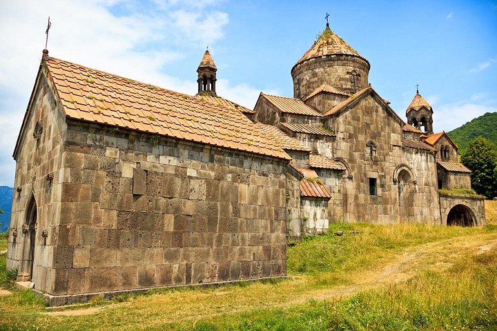 Explore mosteiros históricos, castelos e complexos de grutas da Arménia num passeio guiado de um dia inteiro a partir de Yerevan, foto 21 | wizardtrip