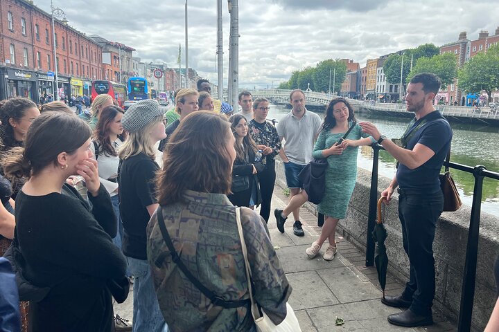A guided walking tour exploring Dublin's historic landmarks and charming hidden gems, photo 1 | wizardtrip