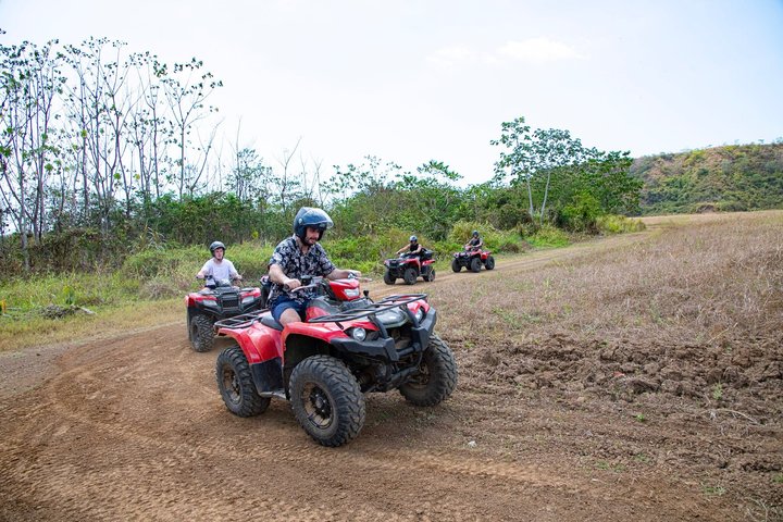 ATV-tour door het Costa Ricaanse regenwoud naar junglewatervallen nabij Jacó, foto 14 | wizardtrip