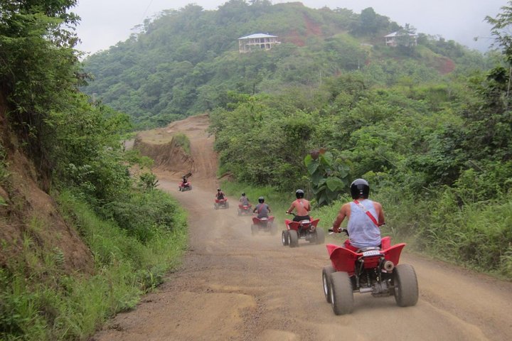 ATV-tour door het Costa Ricaanse regenwoud naar junglewatervallen nabij Jacó, foto 18 | wizardtrip