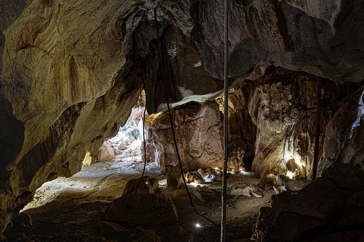 Visite guidée du spectaculaire système de la Cathedral Cave, présentant des merveilles géologiques et une histoire ancienne, photo 7 | wizardtrip