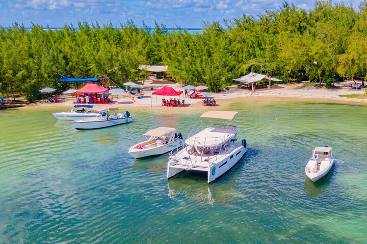Speedboot tour van Mauritius eilanden met BBQ lunch en dolfijnen spotten, foto 8 | wizardtrip