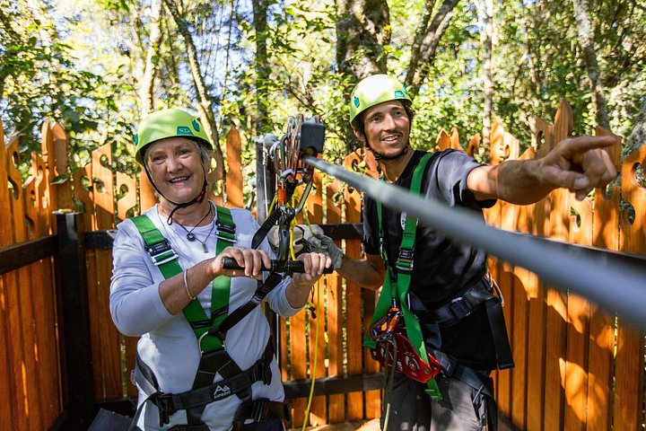Aventura de tirolina sobre cascadas y bosques nativos en Rotorua, Nueva Zelanda, foto 7 | wizardtrip