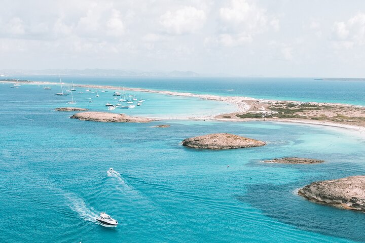Privé zeiltocht rond Zuid-Ibiza, met verkenning van stranden en turquoise wateren, foto 13 | wizardtrip