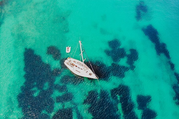 Privé zeiltocht rond Zuid-Ibiza, met verkenning van stranden en turquoise wateren, foto 27 | wizardtrip