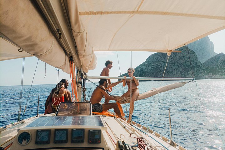 Privé zeiltocht rond Zuid-Ibiza, met verkenning van stranden en turquoise wateren, foto 43 | wizardtrip