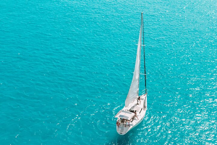 Privé zeiltocht rond Zuid-Ibiza, met verkenning van stranden en turquoise wateren, foto 48 | wizardtrip