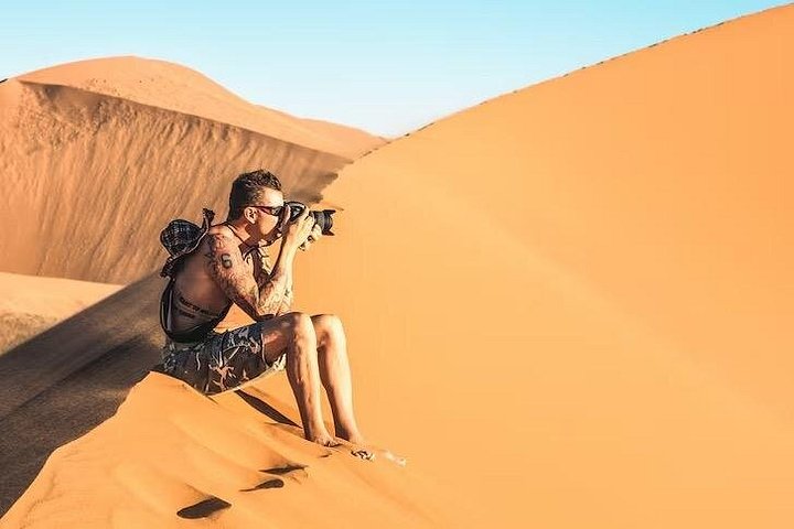 Découvrez un safari VIP dans le désert à Dubaï avec dunebashing, balades à dos de chameau, spectacles en direct et dîner BBQ, photo 8 | wizardtrip