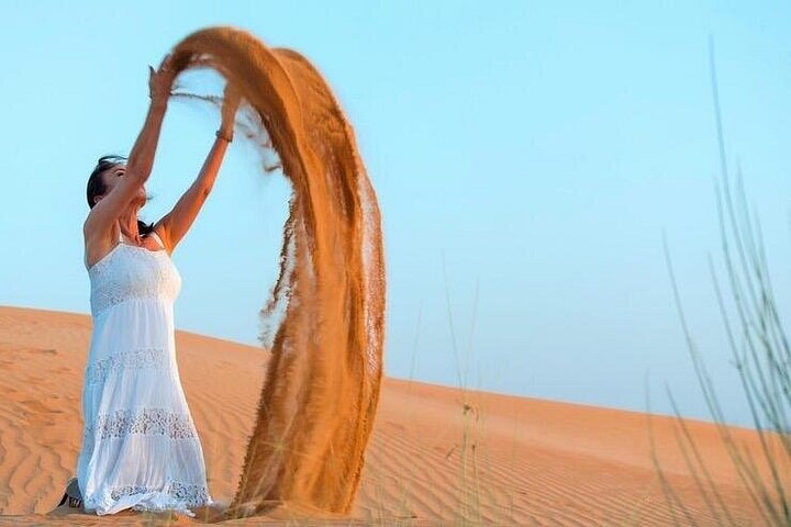 Découvrez un safari VIP dans le désert à Dubaï avec dunebashing, balades à dos de chameau, spectacles en direct et dîner BBQ, photo 11 | wizardtrip