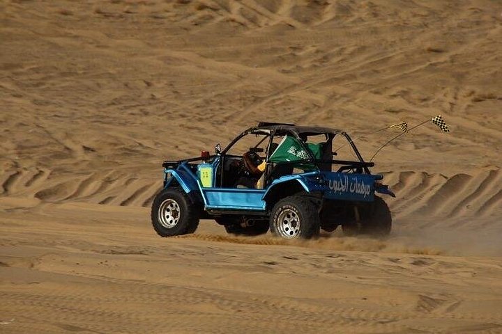 Découvrez un safari VIP dans le désert à Dubaï avec dunebashing, balades à dos de chameau, spectacles en direct et dîner BBQ, photo 16 | wizardtrip