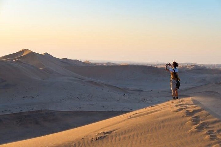 Découvrez un safari VIP dans le désert à Dubaï avec dunebashing, balades à dos de chameau, spectacles en direct et dîner BBQ, photo 18 | wizardtrip