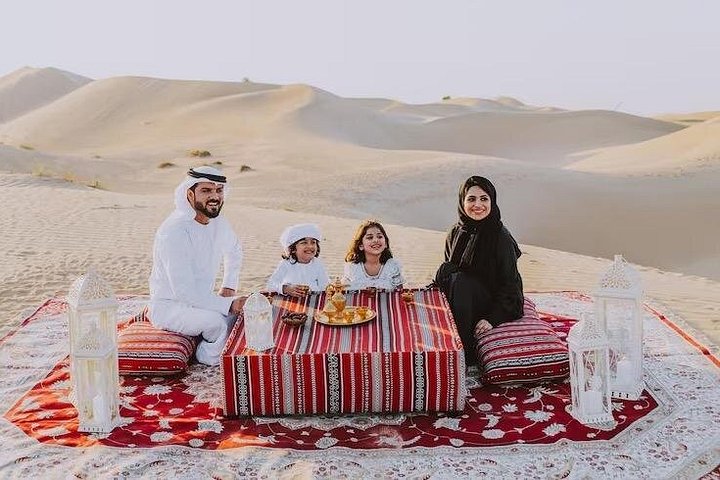 Découvrez un safari VIP dans le désert à Dubaï avec dunebashing, balades à dos de chameau, spectacles en direct et dîner BBQ, photo 20 | wizardtrip