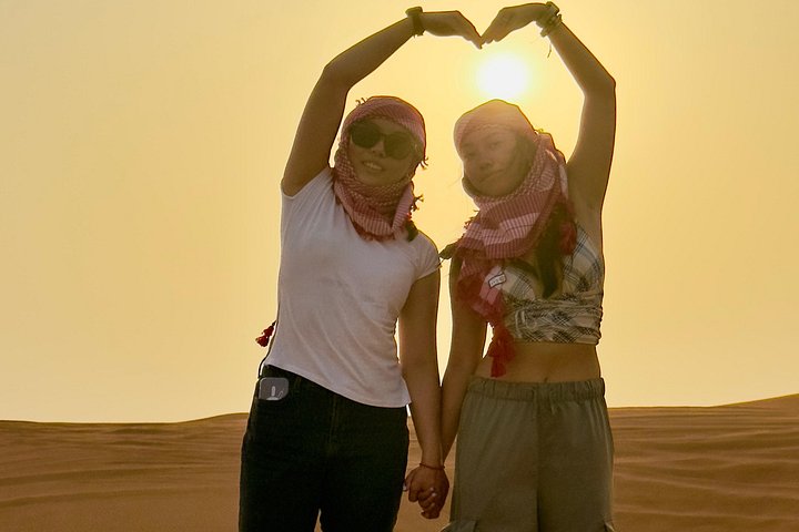 Découvrez un safari VIP dans le désert à Dubaï avec dunebashing, balades à dos de chameau, spectacles en direct et dîner BBQ, photo 38 | wizardtrip
