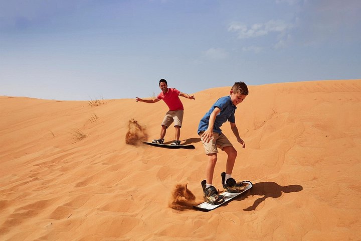 Découvrez un safari VIP dans le désert à Dubaï avec dunebashing, balades à dos de chameau, spectacles en direct et dîner BBQ, photo 39 | wizardtrip