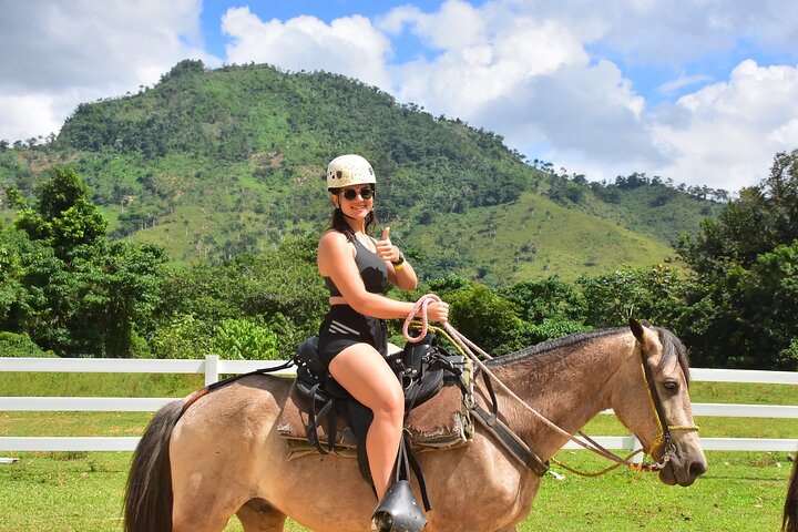 Experimente aventuras emocionantes como tirolesa e passeios de buggy no La Hacienda Park em Punta Cana, foto 7 | wizardtrip