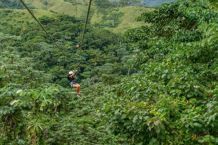 Experimente aventuras emocionantes como tirolesa e passeios de buggy no La Hacienda Park em Punta Cana, foto 14 | wizardtrip