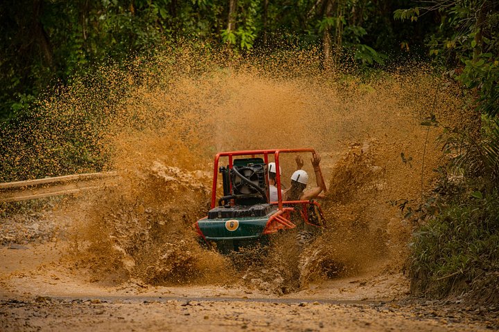 Experimente aventuras emocionantes como tirolesa e passeios de buggy no La Hacienda Park em Punta Cana, foto 19 | wizardtrip